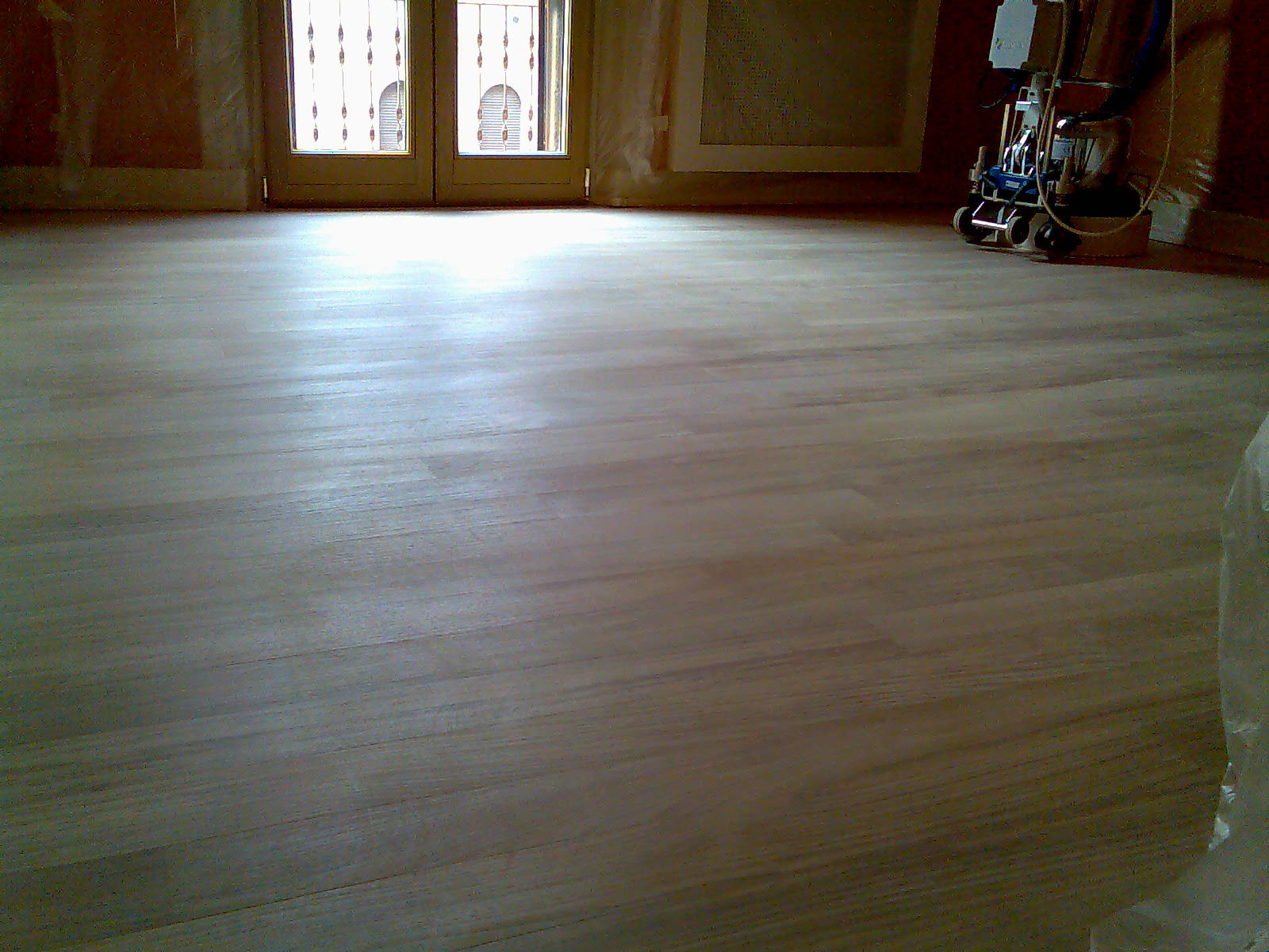 levigatura parquet con sistema timba anti polvere